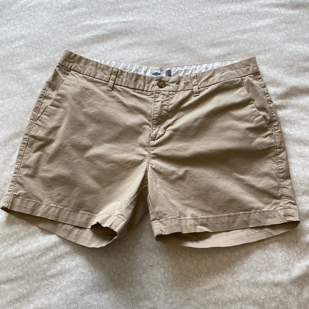 Old Navy 5” everyday twill shorts in “rolled oats”